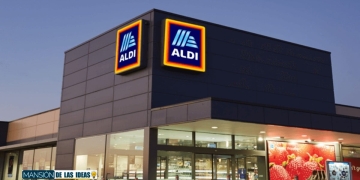 Aldi famous product to be discontinued|The Benton's Mint Striped Fudge cookies from Aldi to disappear