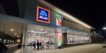 Aldi sells ZZ plants for home interior decoration|Aldi`s Shopping Malls ZZ Plants
