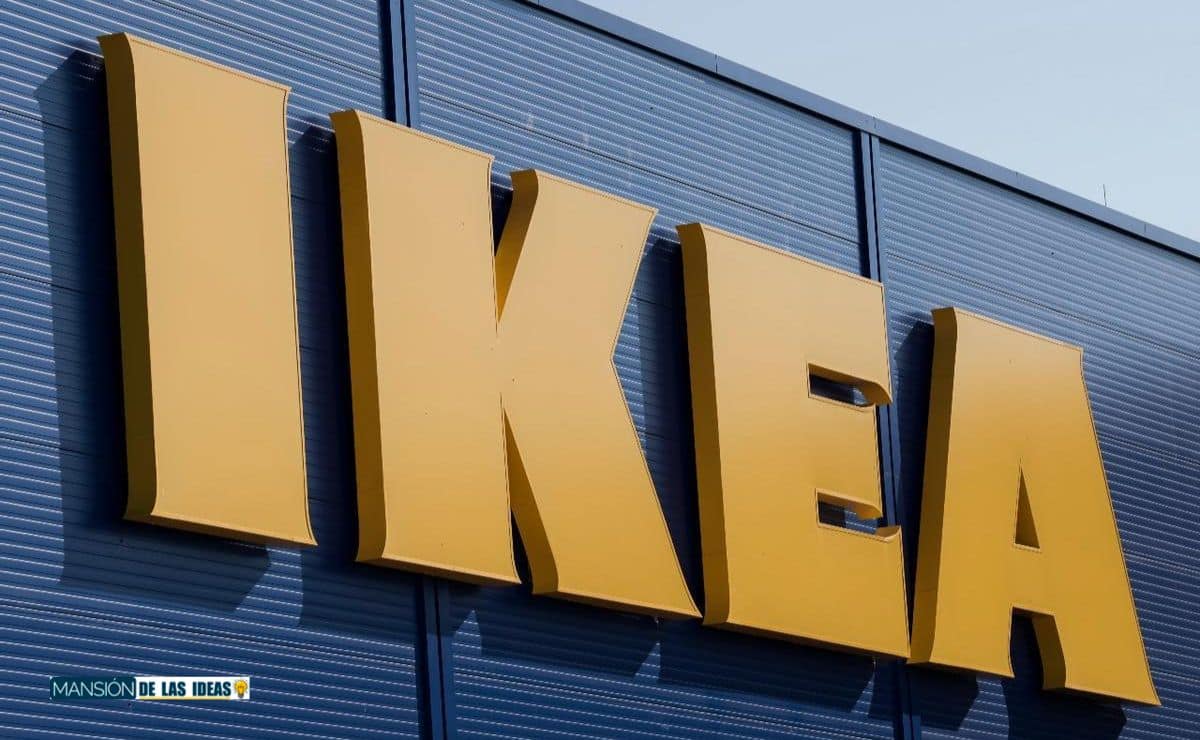 Give a natural touch to your dining room with these tablecloths from Ikea.