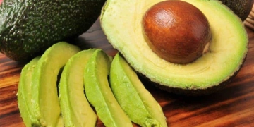 What happens to you if you eat avocado on an empty stomach