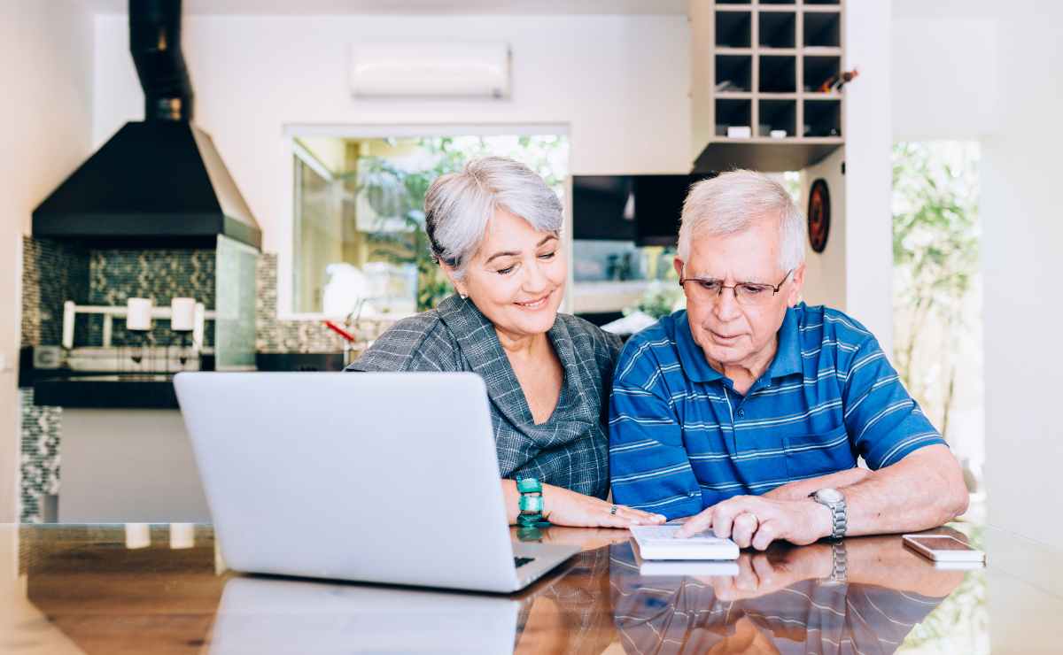 Retirement Accounts Before Tapping Social Security|Bridge the Gap with Retirement Accounts Before Tapping Social Security