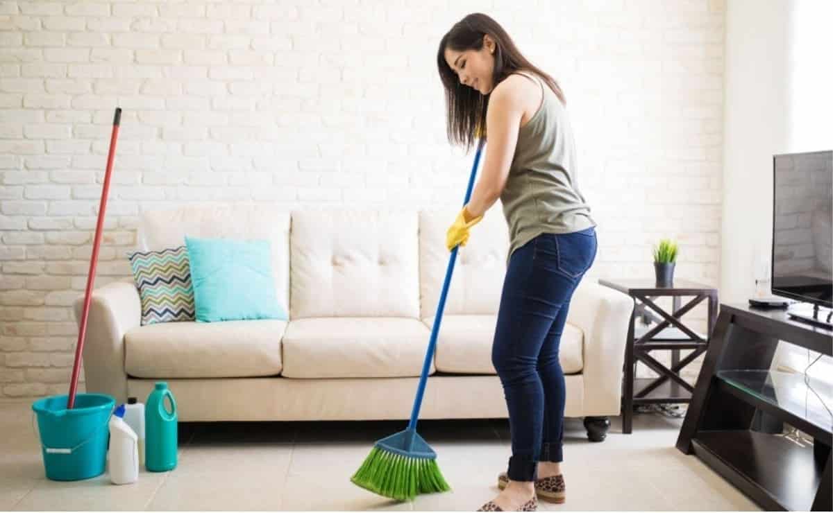 how often to clean the house|laundry per week|daily cleaning of the kitchen|clean walls annually|clean weekly bathroom|refrigerator cleaning