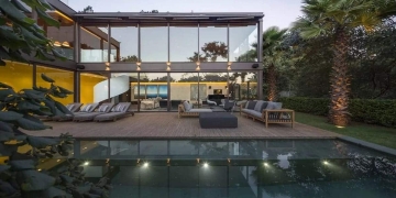 limantos mansion architecture inspiration|comfort glass views|apartment brazil famous architect|terraza integracion exterior hogar