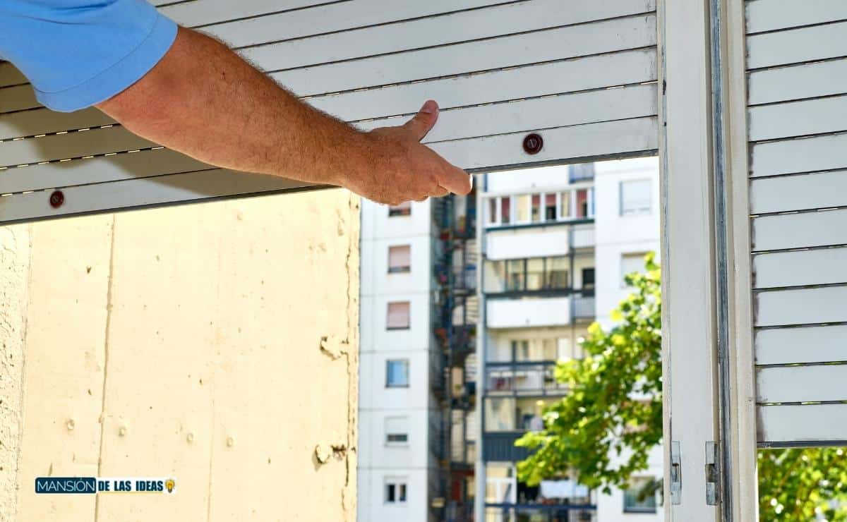 how to fix shutter|repair blinds|fix loose blind tape|fix shutter that does not hold|fix shutter that does not go up or down|fix broken shutter slats