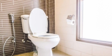how to unclog toilets|clogged toilet|wc unclogging mop|baking soda vinegar wc unclogger|toilet plunger hanger|cómo desatascar wc