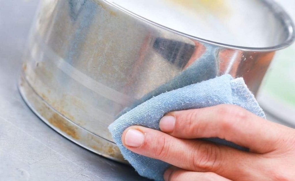 how to clean aluminum properly