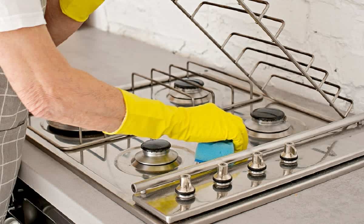 How to clean stainless steel stove properly without scratching it