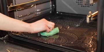 how to clean a very dirty oven|clean very dirty oven homemade tricks|clean oven interior salt cocoa yeast|oven cleaning baking soda vinegar