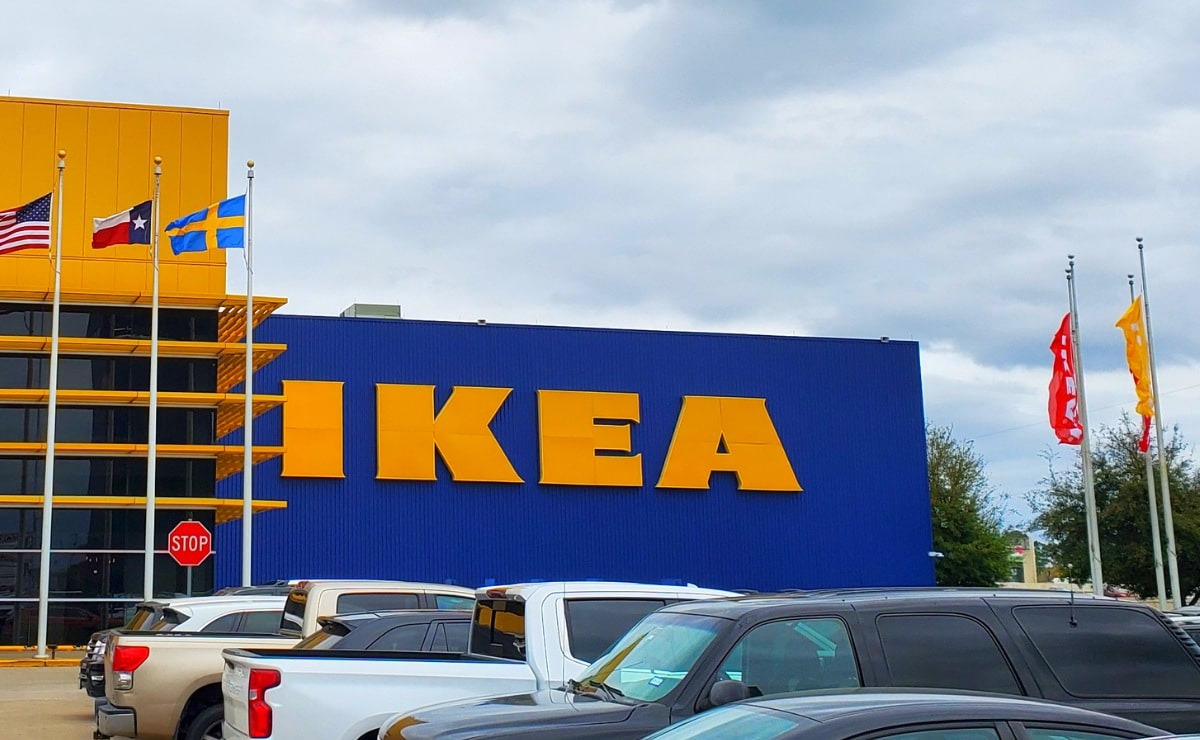 IKEA's Bed Curtain Rails The Perfect Way to Elevate Your Bedroom's Style