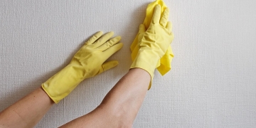 clean wall glue||how to clean vinyl glue residues|remove adhesive paint residues|como limpiar pegamento pared