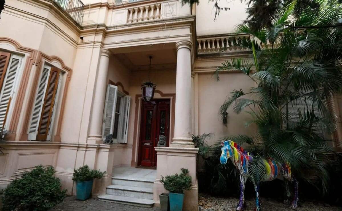 famous old home facade|renaissance style comfort|Passage Santa Rosa actress|Villa Alvear historic house