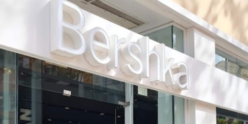 Bershka's best-selling pants|Straight jeans with biker details by Bershka