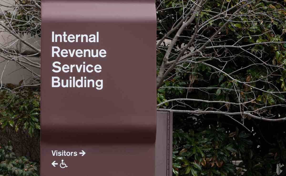 Cryptocurrency transactions $10,000 IRS regulations
