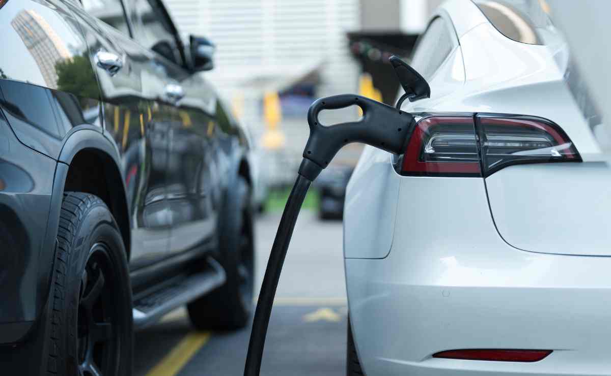 Electric vehicles eligible full Federal Tax Credit