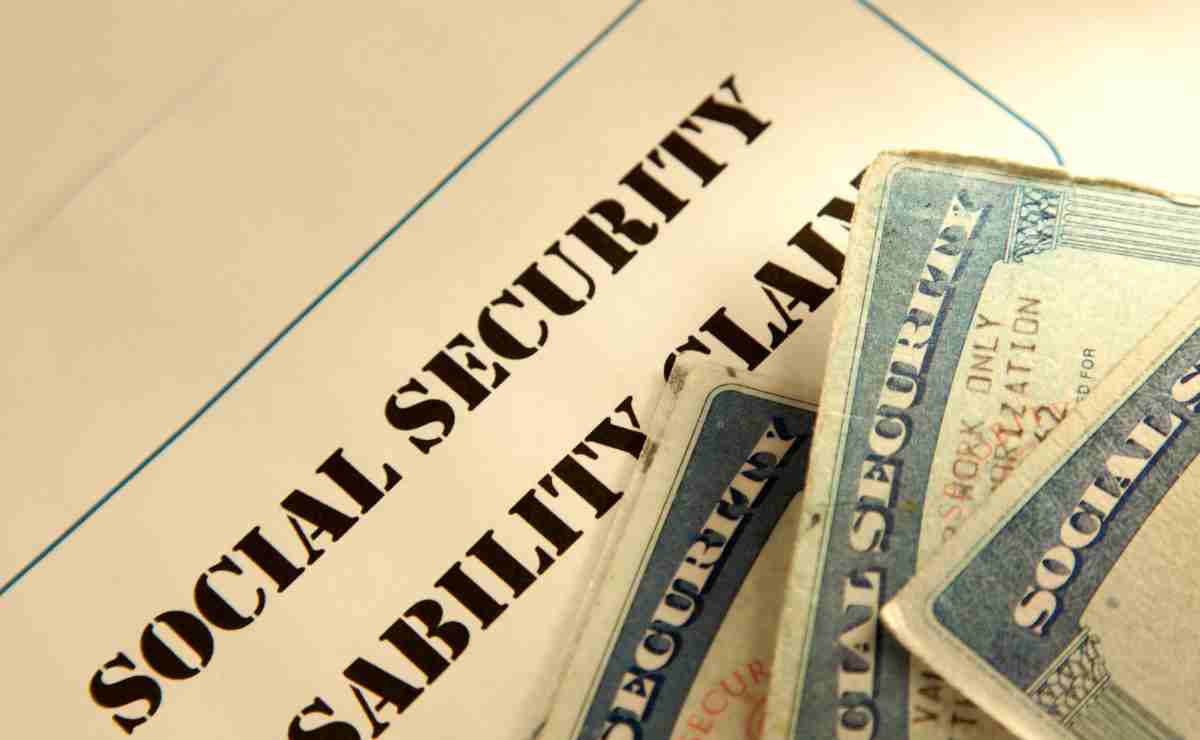 Social Security checks schedule in November 2025