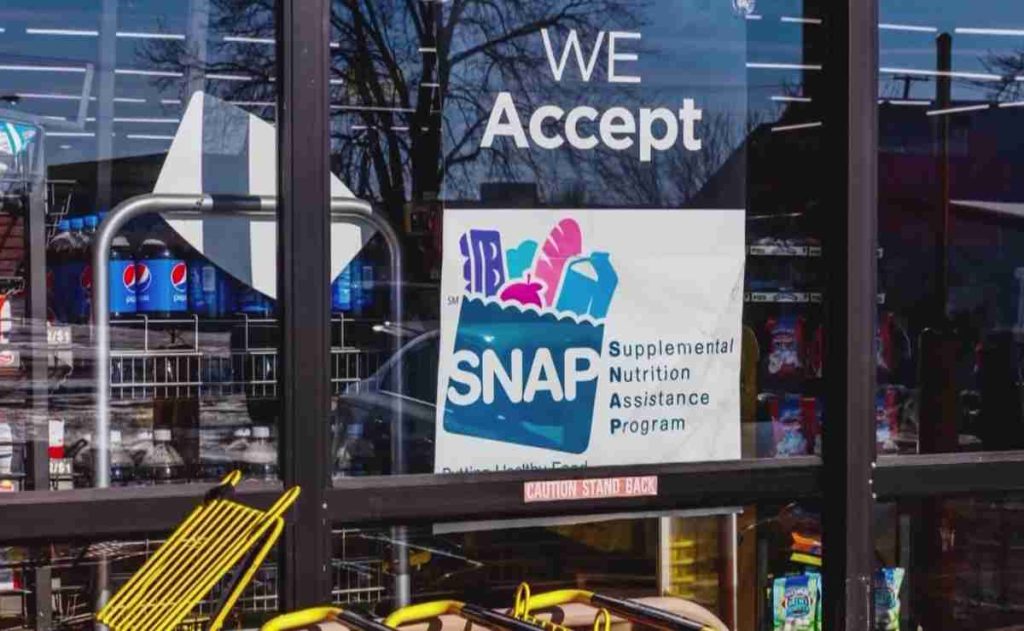SNAP benefit payment schedule and EBT cards across the United States