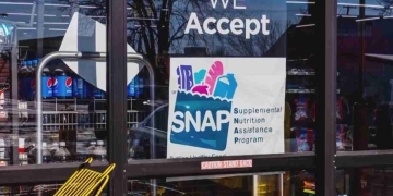 SNAP benefit payment schedule and EBT cards across the United States