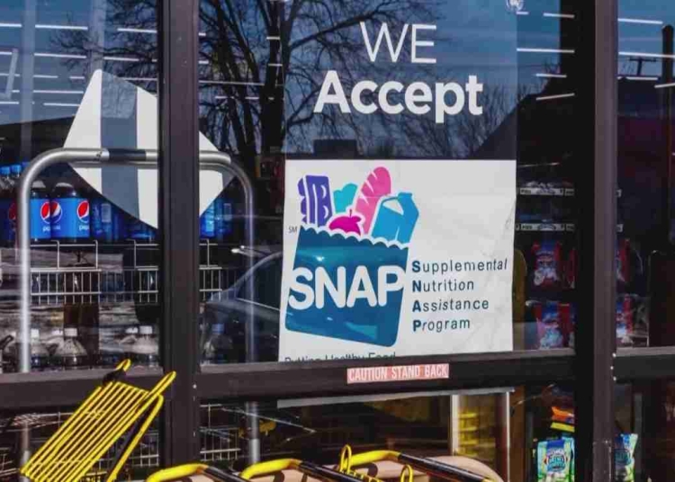 SNAP benefit payment schedule and EBT cards across the United States
