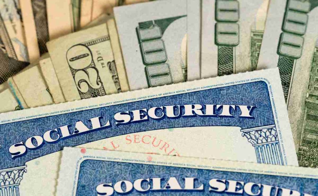 Social Security retirement check and December payment schedule in 2025
