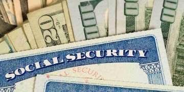 Social Security retirement check and December payment schedule in 2025