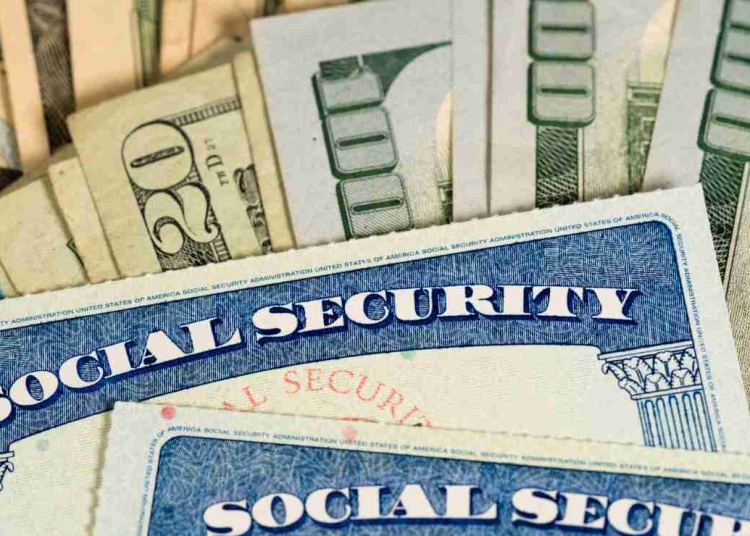 Social Security retirement check and December payment schedule in 2025