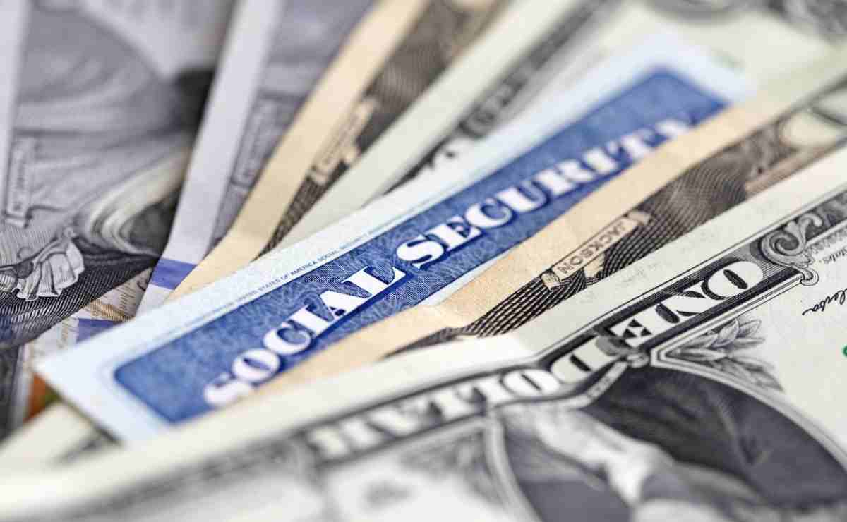 Early Social Security payment boosts SSDI related searches