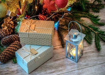 practical-gifts-christmas-tree-with-gifts