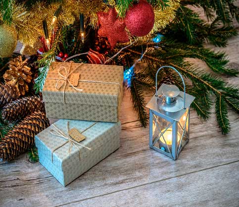 regalos-practicos-arbol-de-navidad-con-regalos