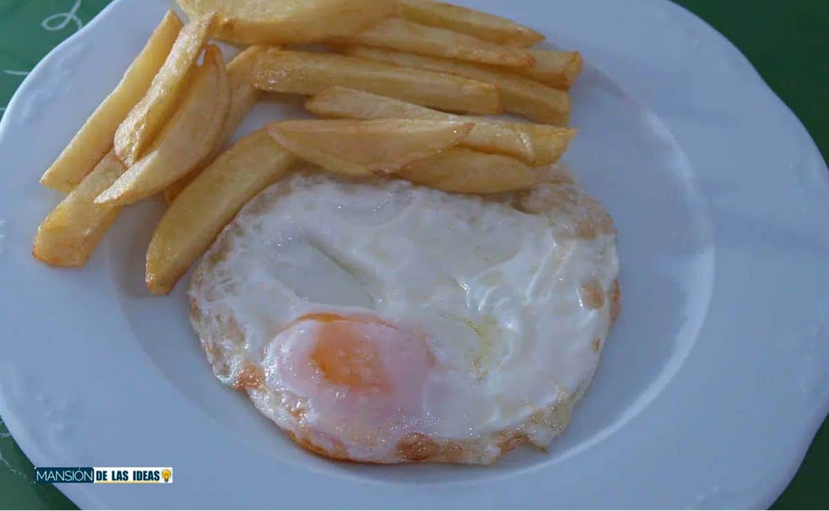 Huevos fritos en freidora sin aceite Cecofry Receta de Dos Rombos en la Cocina