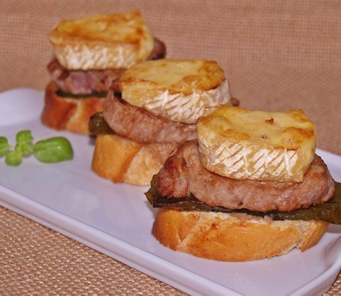 MOUNTAINS-OF-SIRLOIN-AND-CHEESE-BRIE