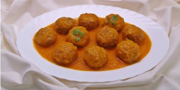 albóndigas salsa española