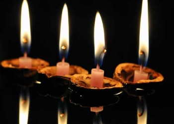 floating-candles-with-candles-and-walnut-shells