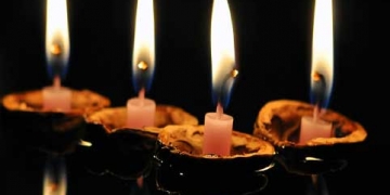 floating-candles-with-candles-and-walnut-shells