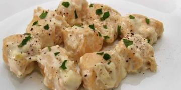 pollo salsa queso