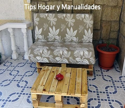 Coffee table with recycled pallets