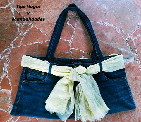 Hacer un bolso con unos pantalones vaqueros viejos fácil y moderno