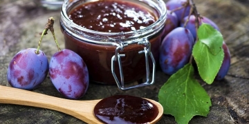3 recipes that you can make with plums. Simple, healthy and delicious. Fiber, health, digestion, diabetes, fiber, antioxidants, cleansing, dessert