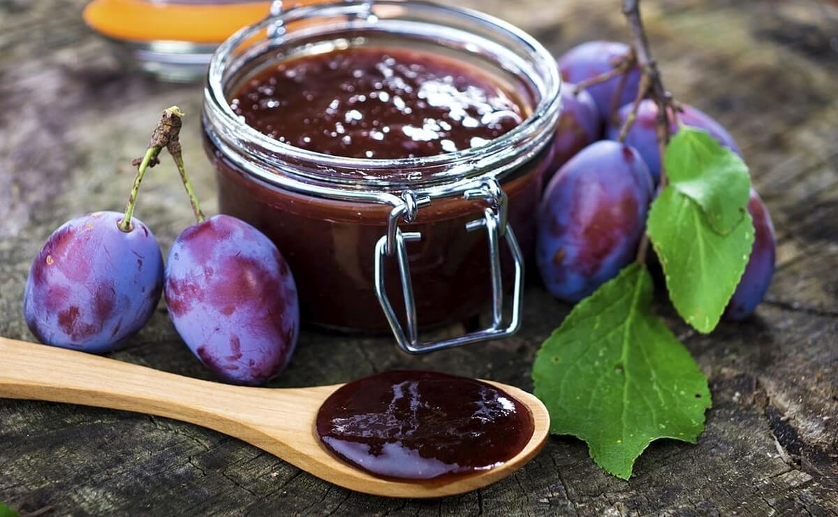 3 recipes that you can make with plums. Simple, healthy and delicious. Fiber, health, digestion, diabetes, fiber, antioxidants, cleansing, dessert