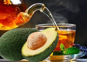 You can make tea with the avocado pit of course, and it is highly beneficial. Infusion, benefits, amino acids, home remedy, soluble fiber, collagen, fatty acids, energy