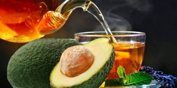 You can make tea with the avocado pit of course, and it is highly beneficial. Infusion, benefits, amino acids, home remedy, soluble fiber, collagen, fatty acids, energy