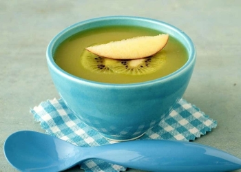 Recipe for apple and kiwi soup with sweet ingredient