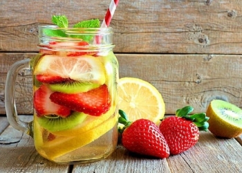Your body will detoxify with this infusion of cucumber, kiwi and strawberries.