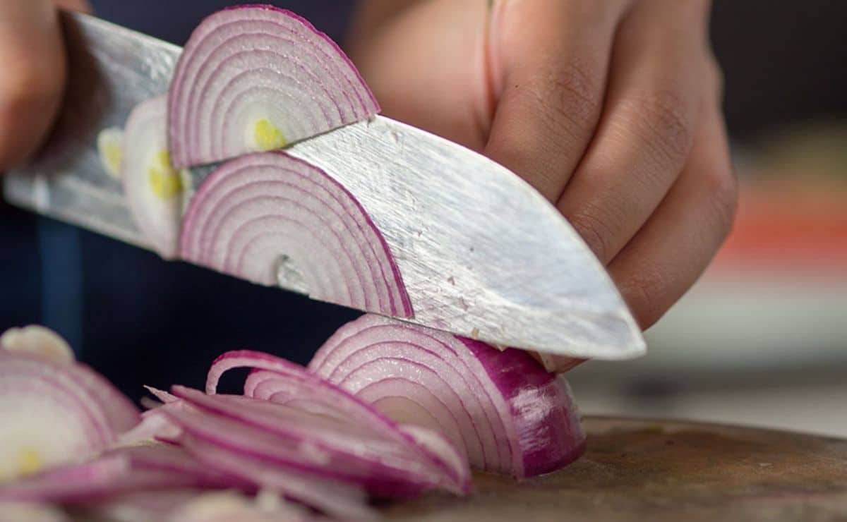 What is and how is the onion cut into Julienne?