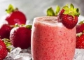 How to make strawberry smoothie without milk