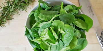 espinacas ricas en potasio y hierro