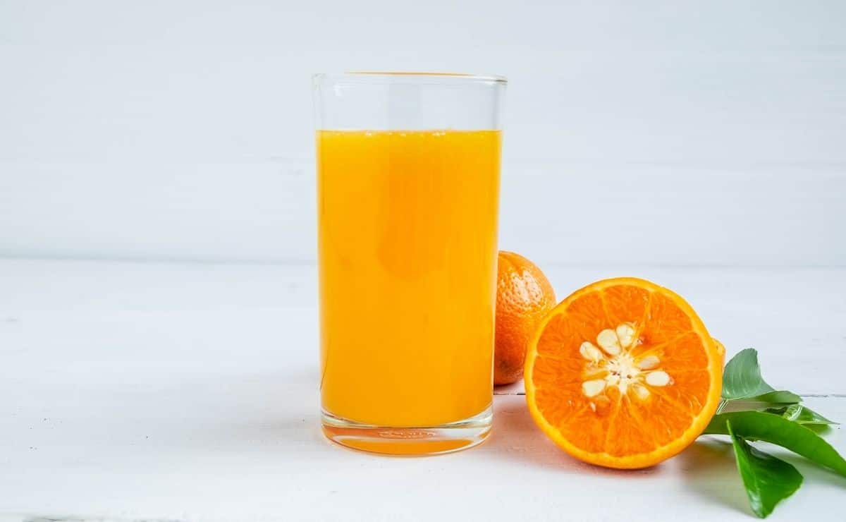 Consumir mucho zumo de naranja puede dañar el esmalte de tus dientes
