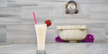 batido de clara de huevo con fresa