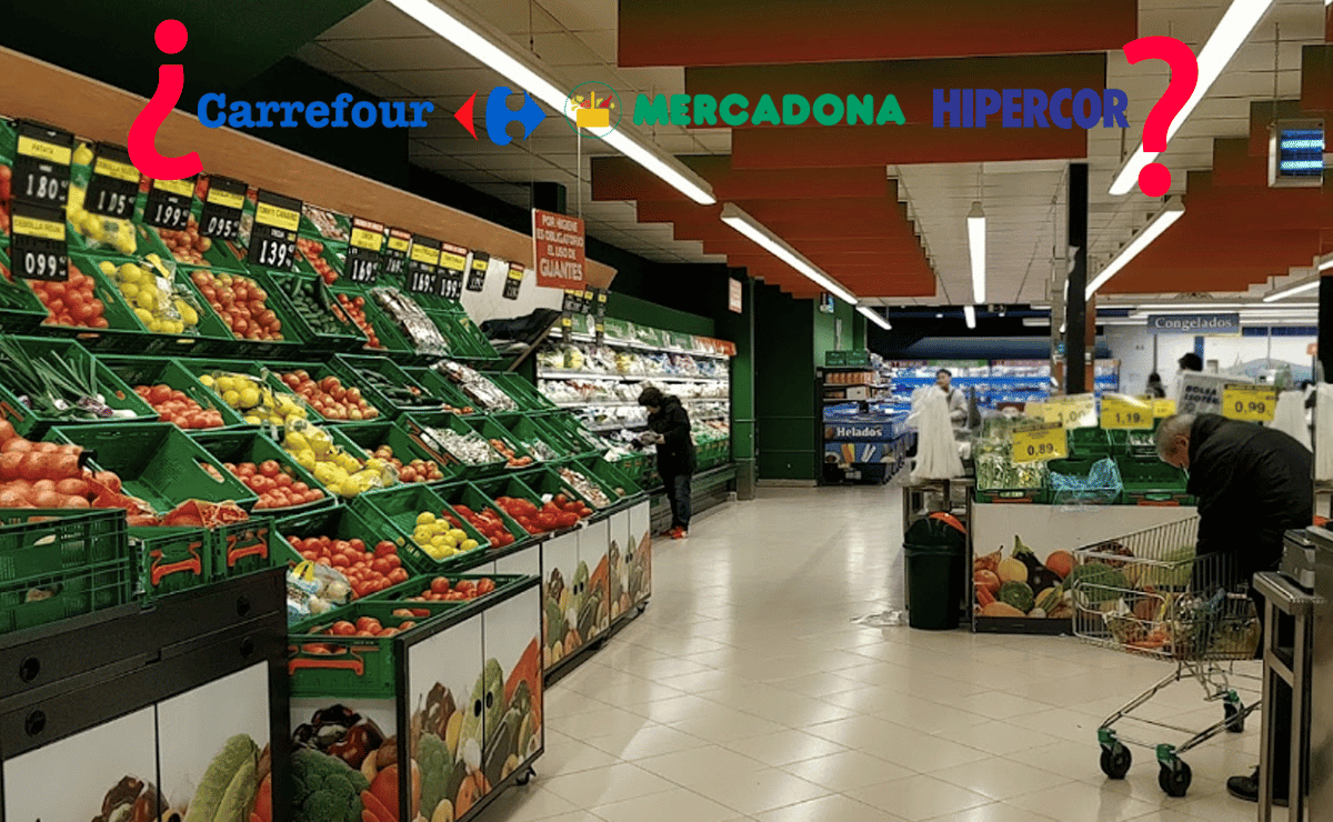 Sección de frutas y verduras de un supermercado.