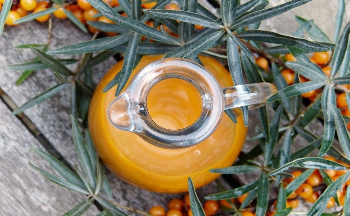 zumo de naranja en una jarra