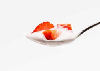 Postre de yogurt con fresas